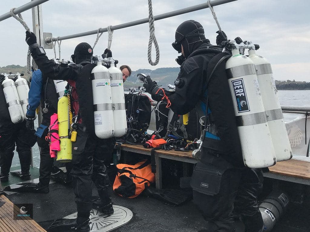 Bateau du club en mer lors d'une sortie plongée