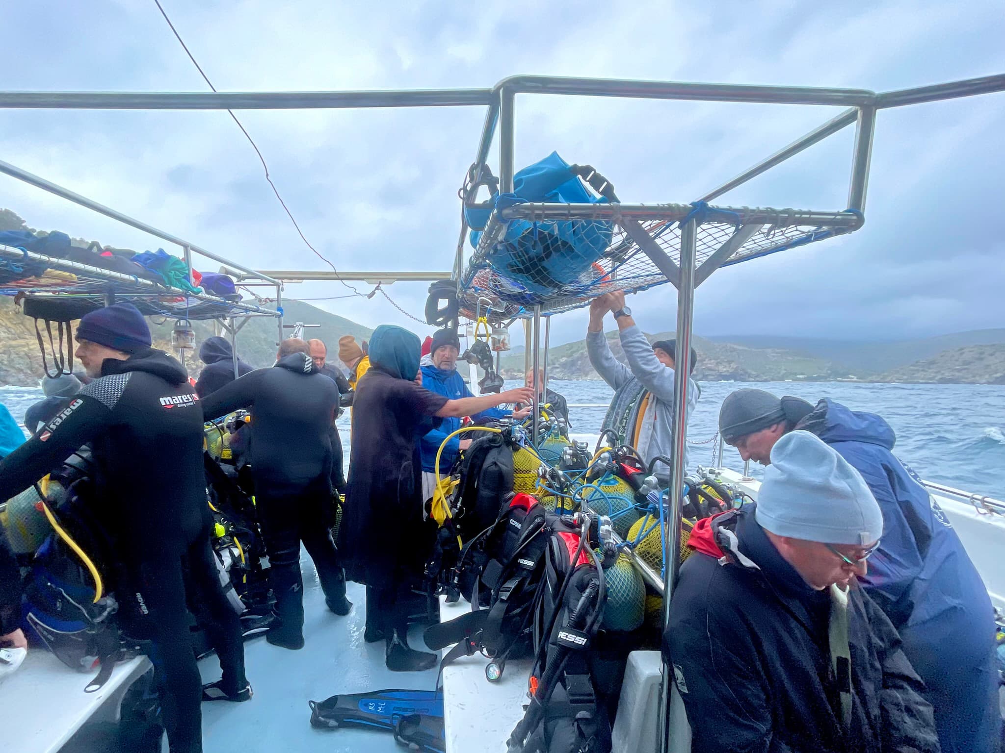Bateau du club en mer lors d'une sortie plongée